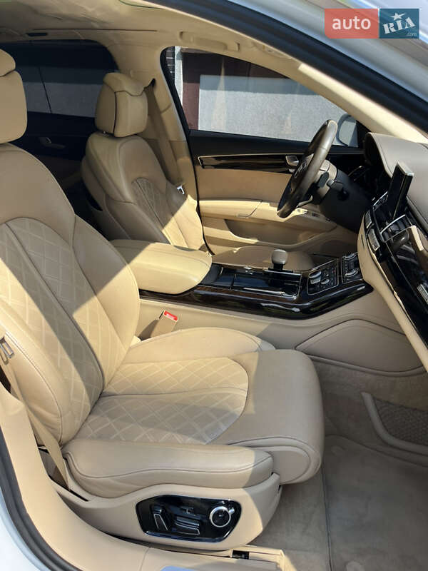Седан Audi A8 2016 в Ровно