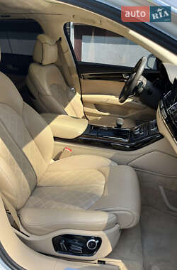 Седан Audi A8 2016 в 