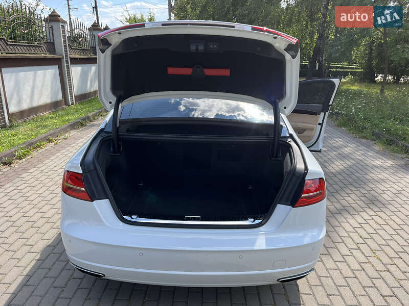 Седан Audi A8 2016 в Ровно