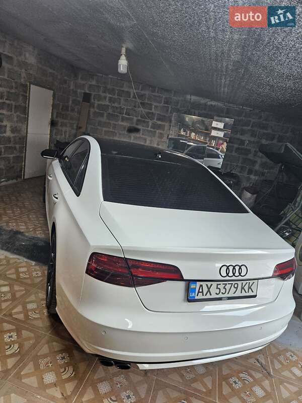 Седан Audi A8 2012 в Харкові