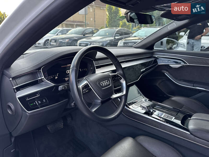 Седан Audi A8 2021 в Бердичеві