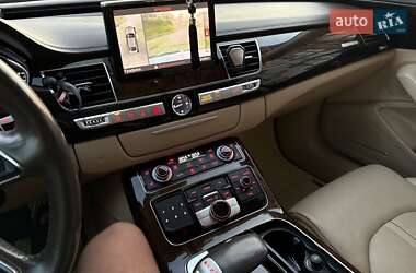 Седан Audi A8 2015 в 
