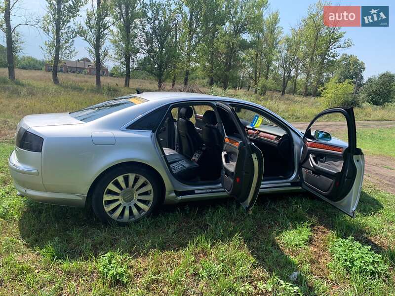 Седан Audi A8 2004 в Харькове
