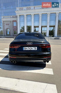 Седан Audi A8 2019 в 