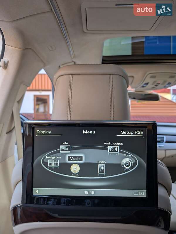 Седан Audi A8 2011 в Львове