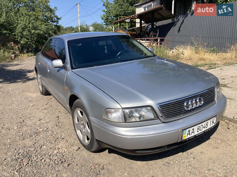 Седан Audi A8 1999 в 