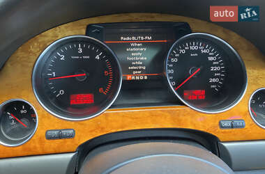 Седан Audi A8 2004 в 