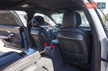 Седан Audi A8 2021 в 