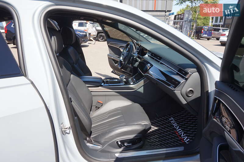 Седан Audi A8 2021 в Одессе