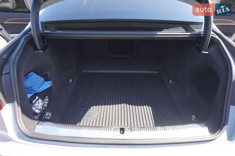 Седан Audi A8 2021 в Одессе