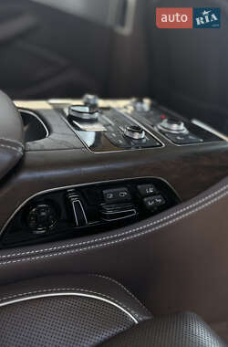 Седан Audi A8 2013 в 