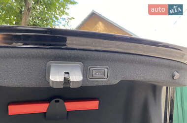 Седан Audi A8 2015 в 
