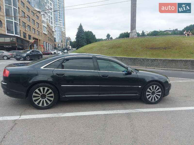 Седан Audi A8 2005 в Днепре