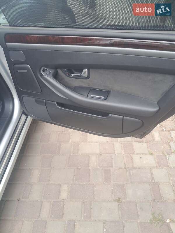 Седан Audi A8 2004 в Первомайске