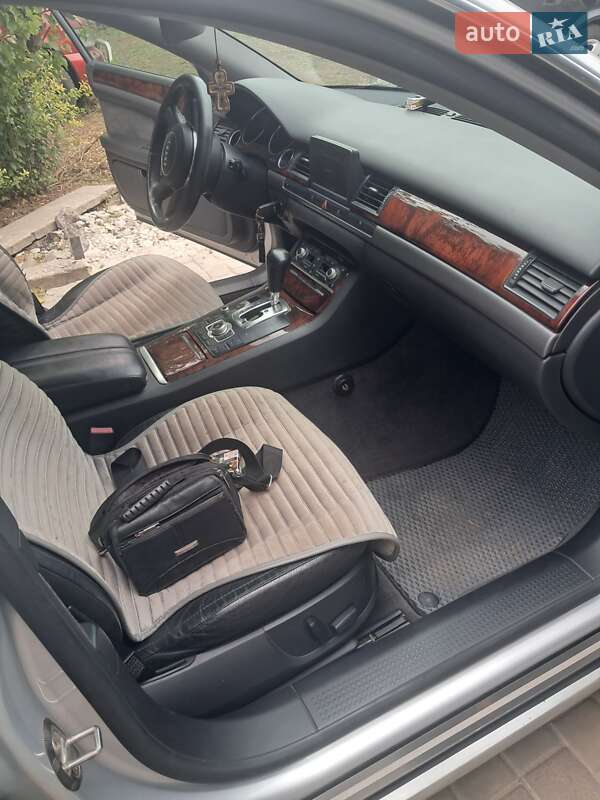 Седан Audi A8 2004 в Первомайске