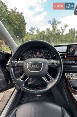 Седан Audi A8 2017 в 