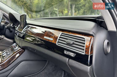 Седан Audi A8 2017 в 