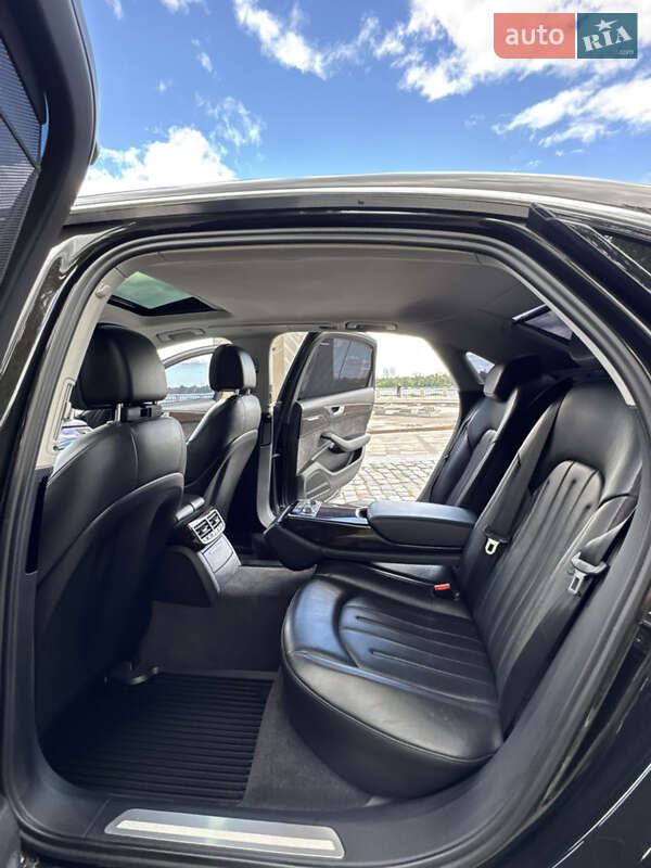 Седан Audi A8 2017 в Киеве