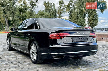 Седан Audi A8 2017 в 