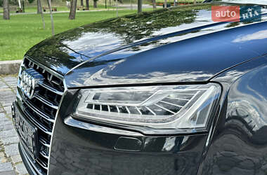 Седан Audi A8 2017 в 
