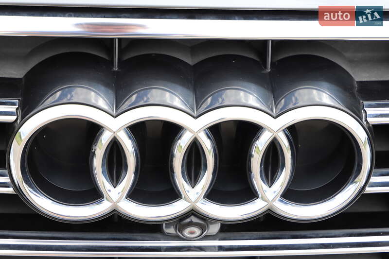 Седан Audi A8 2015 в Дрогобичі