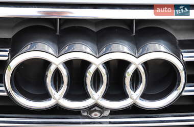 Седан Audi A8 2015 в 