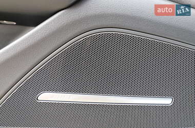 Седан Audi A8 2015 в 