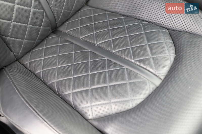 Седан Audi A8 2015 в Дрогобичі