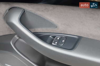 Седан Audi A8 2015 в Дрогобыче