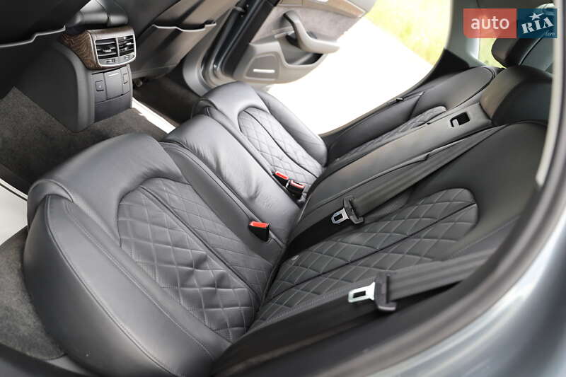 Седан Audi A8 2015 в Дрогобичі