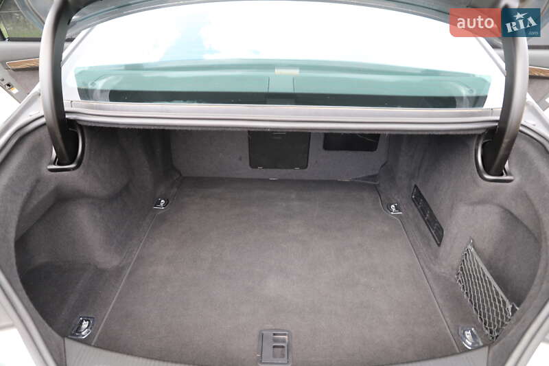 Седан Audi A8 2015 в Дрогобичі