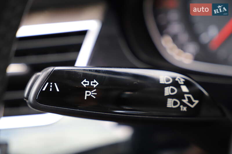 Седан Audi A8 2015 в Дрогобичі