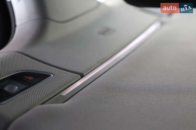 Седан Audi A8 2015 в Дрогобичі