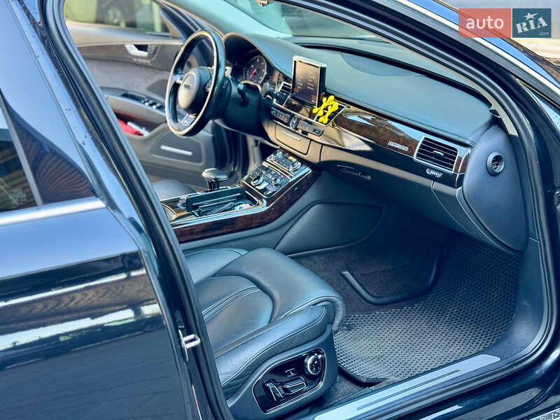 Седан Audi A8 2011 в Житомире