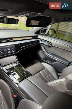 Седан Audi A8 2017 в 