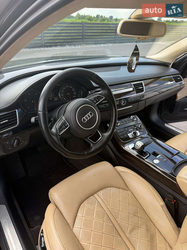 Седан Audi A8 2012 в Мукачевому