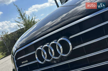 Седан Audi A8 2015 в 