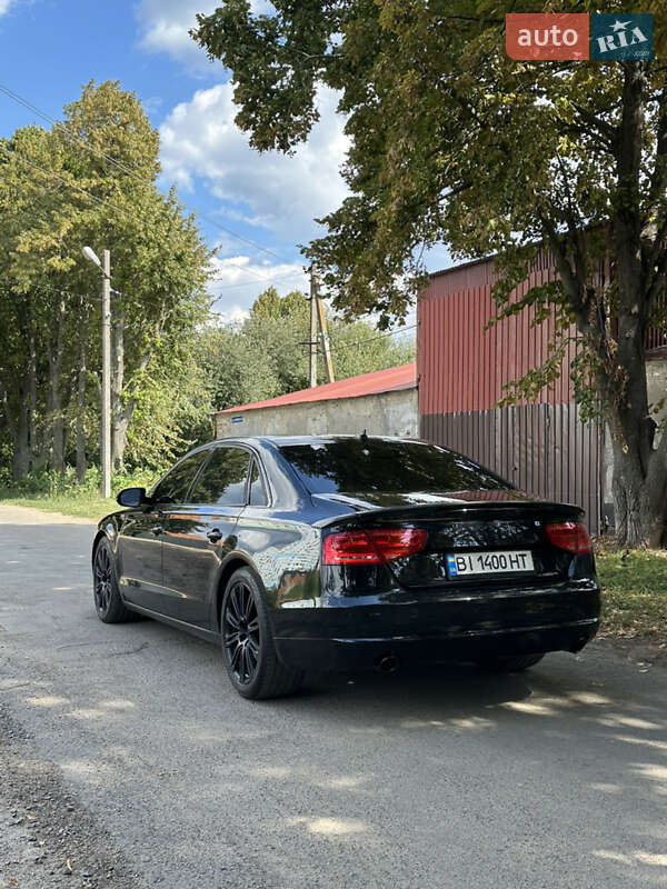 Седан Audi A8 2014 в Полтаві