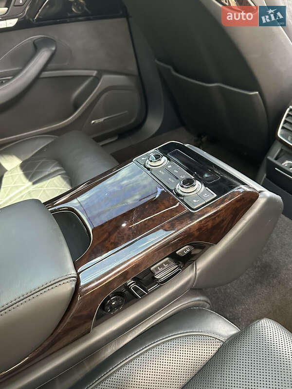 Седан Audi A8 2014 в Полтаві