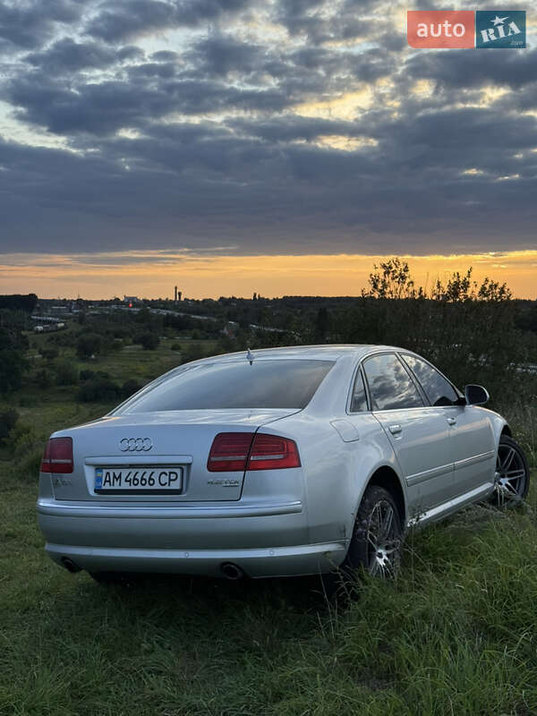 Седан Audi A8 2009 в Звягеле