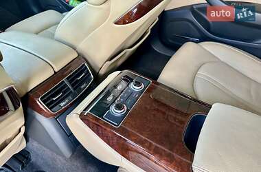 Седан Audi A8 2012 в 