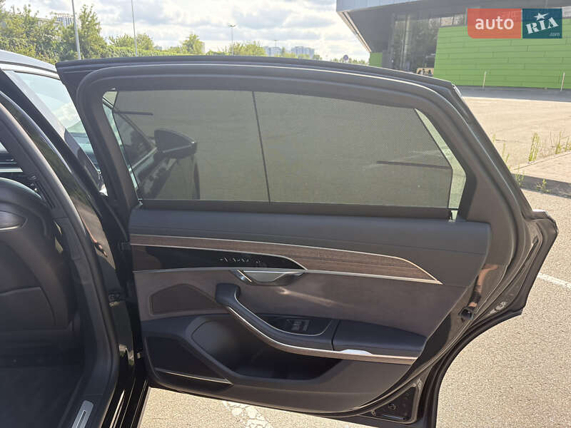 Седан Audi A8 2022 в Киеве