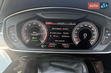 Седан Audi A8 2022 в Киеве