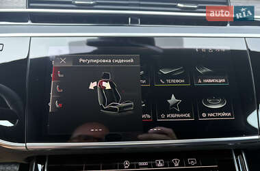 Седан Audi A8 2022 в Киеве