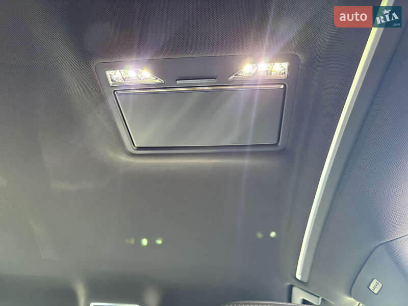 Седан Audi A8 2022 в Киеве