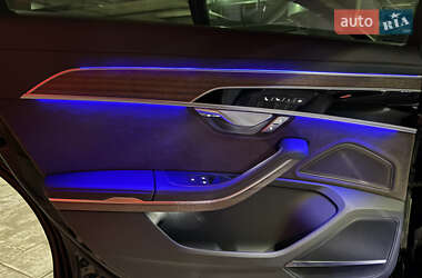 Седан Audi A8 2022 в 