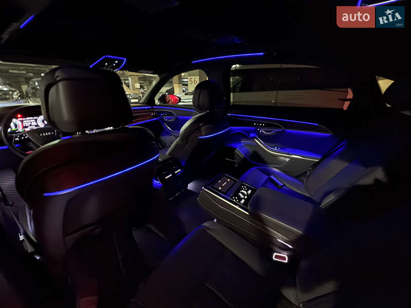 Седан Audi A8 2022 в Киеве