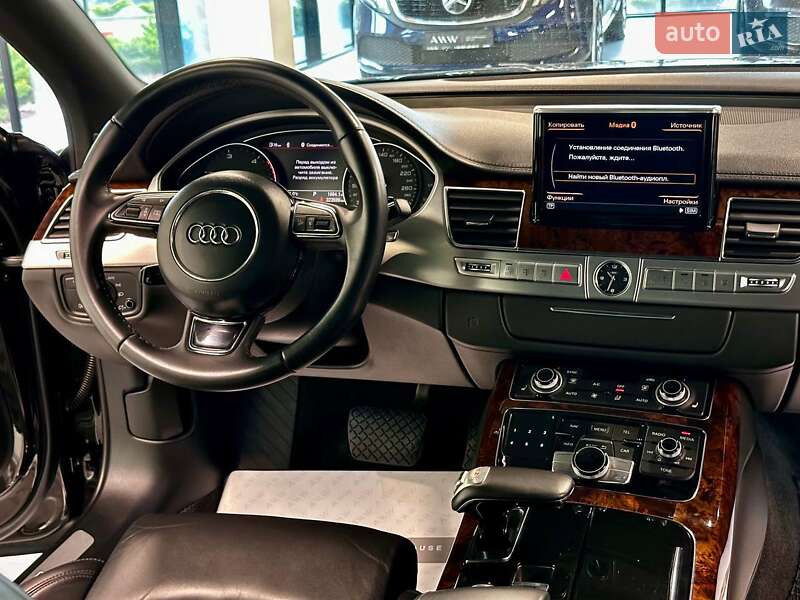 Седан Audi A8 2013 в Львові