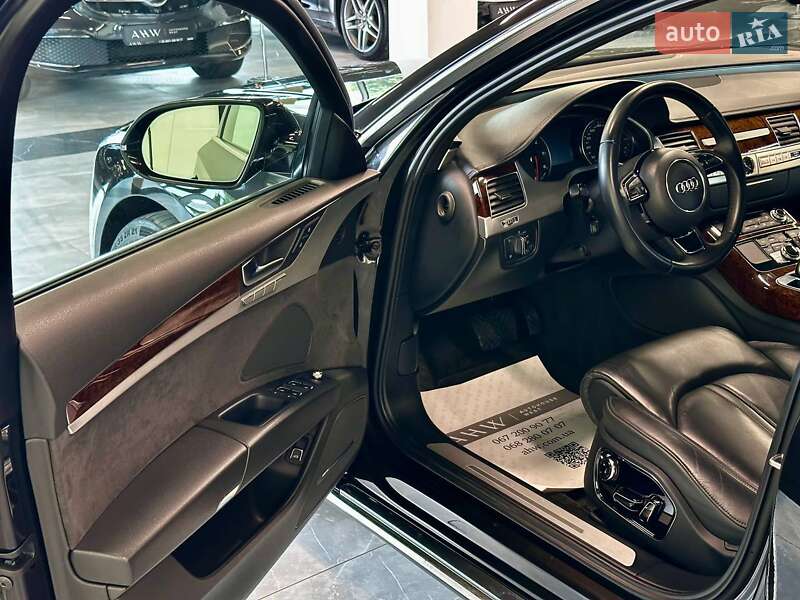 Седан Audi A8 2013 в Львові