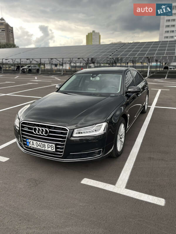 Седан Audi A8 2017 в 